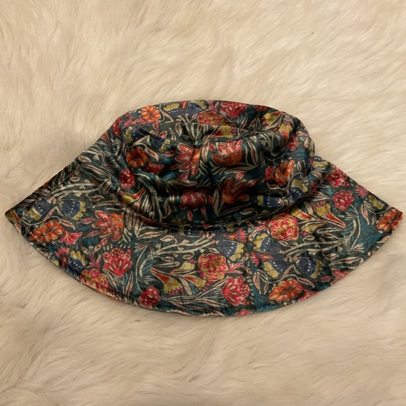 Natural Life Printed Velvet Bucket Hat - Picture 4 of 7